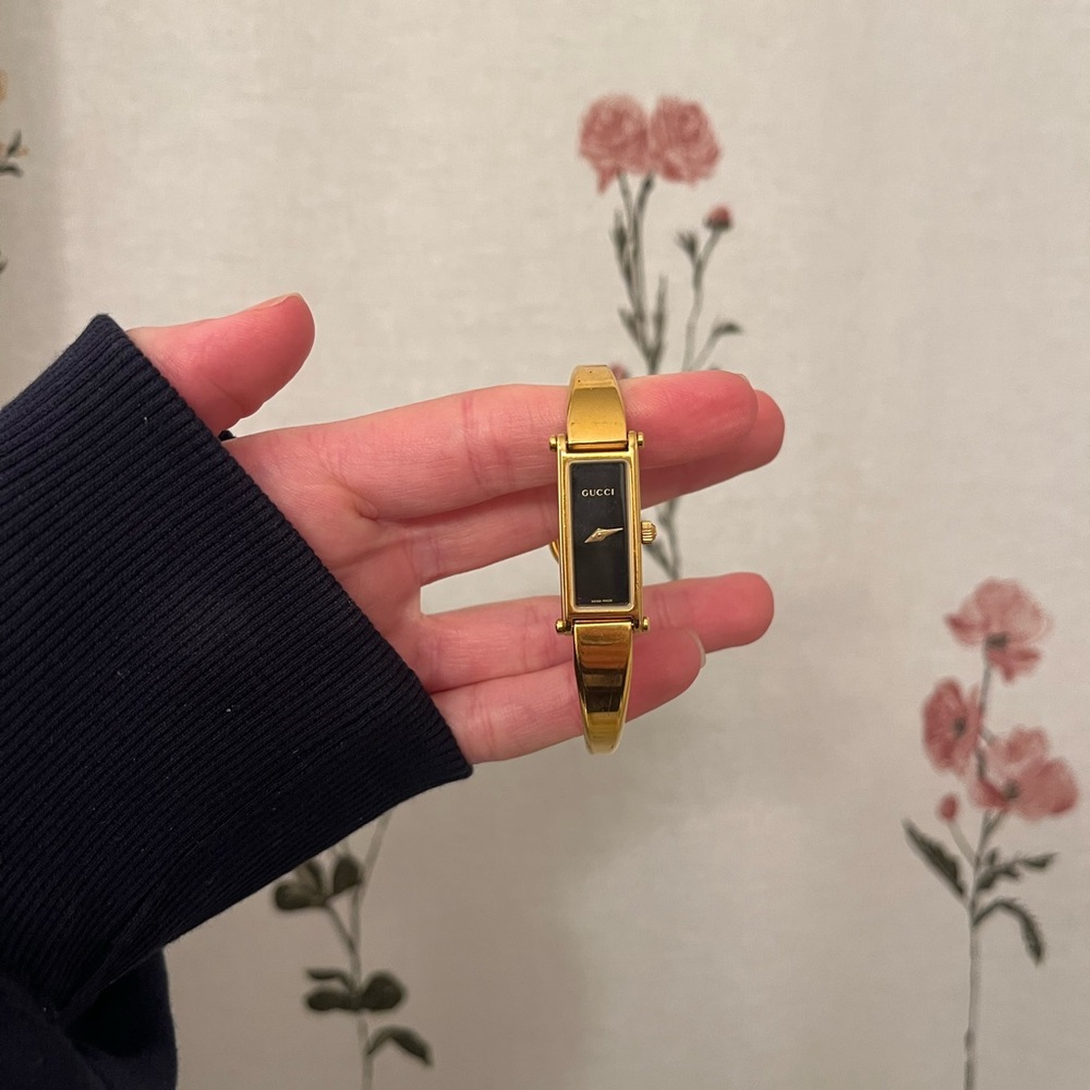 Gucci 1500L women’s gold vintage watch